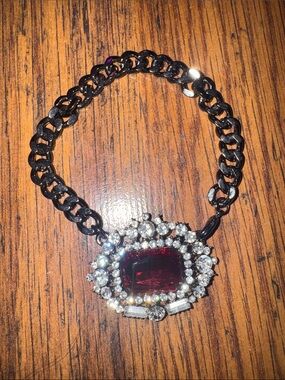 Elegant Large Chain Bracelet with Red Crystal Center C1.Bk.R.2